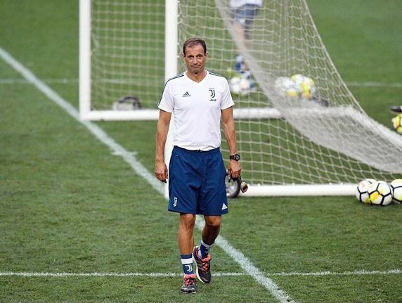 爱游戏官网-Rookie遭遇十二持续失利，尤文图斯教练压力巨大！