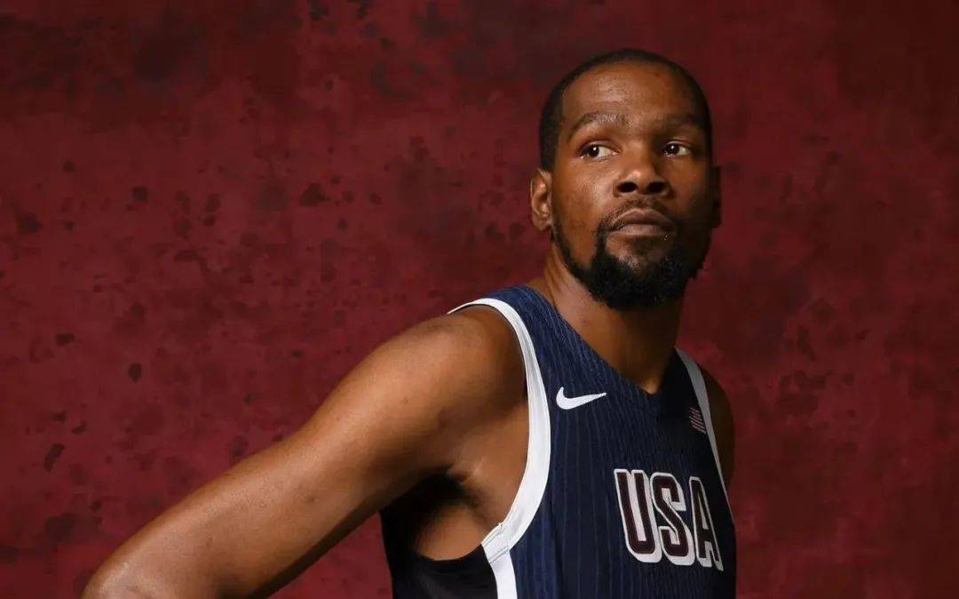 爱游戏官网-杜兰特重要时刻持续失利，美国队带队取胜！